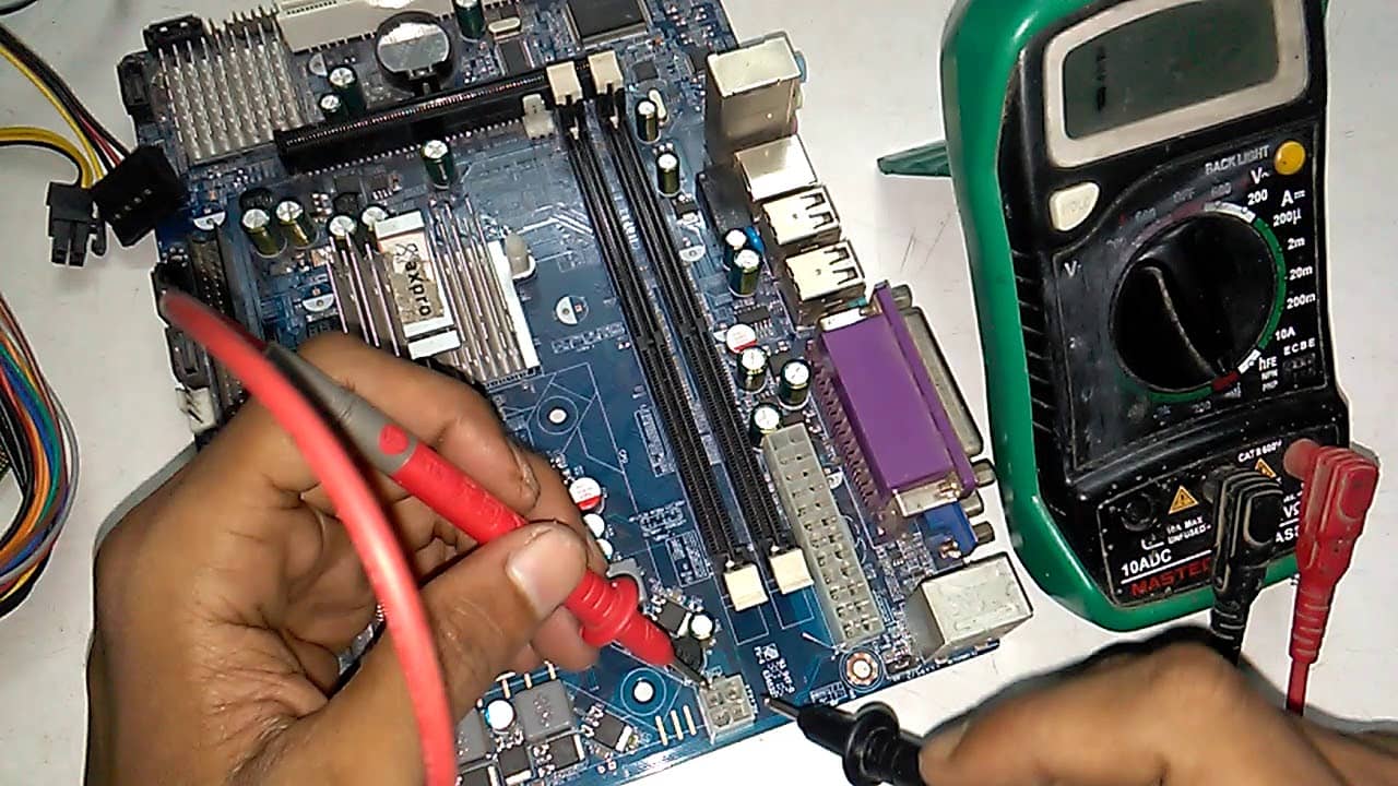 Reparación de placa base de computadora