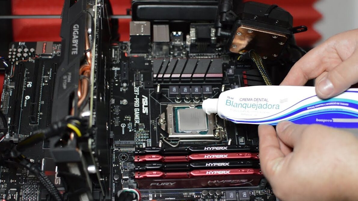 Reemplazo de pasta conductora térmica de computadora