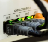¿Qué es la configuración automática de dispositivos conectados a la red en Windows?