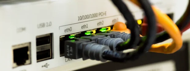 ¿Qué es la configuración automática de dispositivos conectados a la red en Windows?